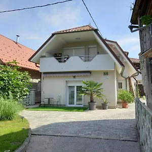 https://stara-jezica-apartments-with-wifi.hotels-in-ljubljana.com